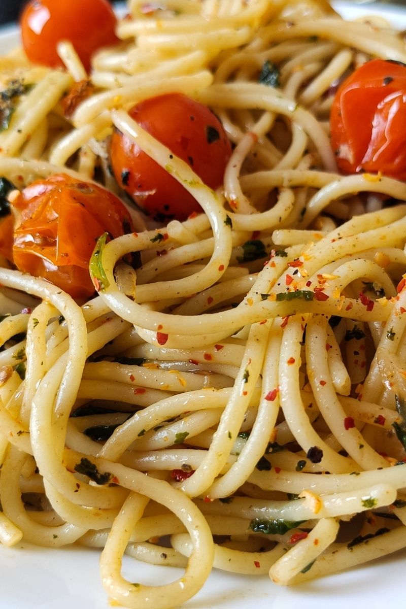 Cherry tomato pasta with spinach