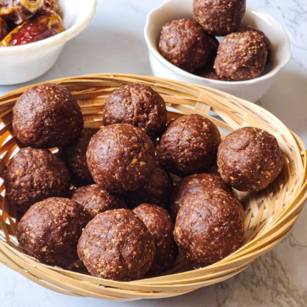 Date Energy balls with chocolate & peanut butter Under 15 minutes recipe