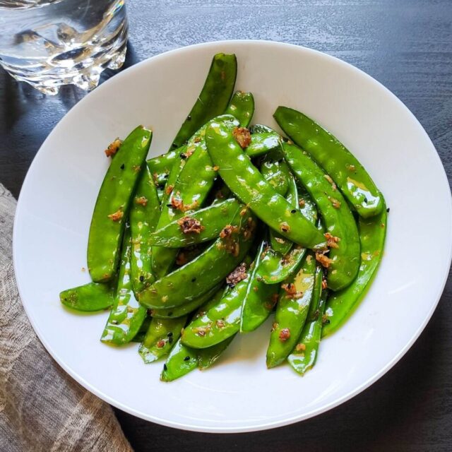 Stir-fried snow peas - A quick under 15 minutes Asian recipe