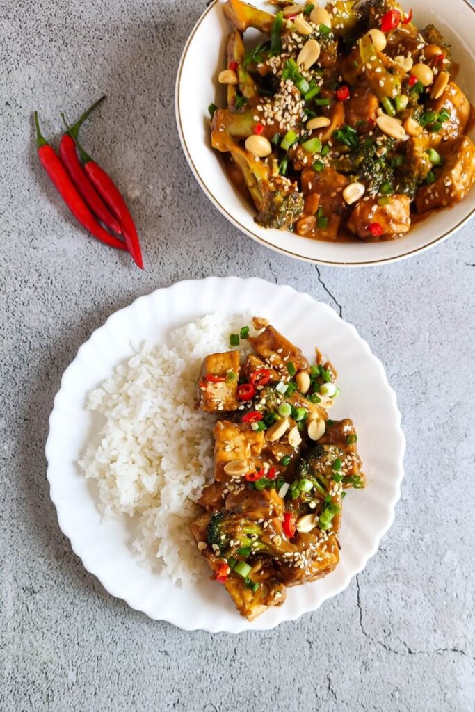 Tofu and broccoli stir fry in peanut sauce