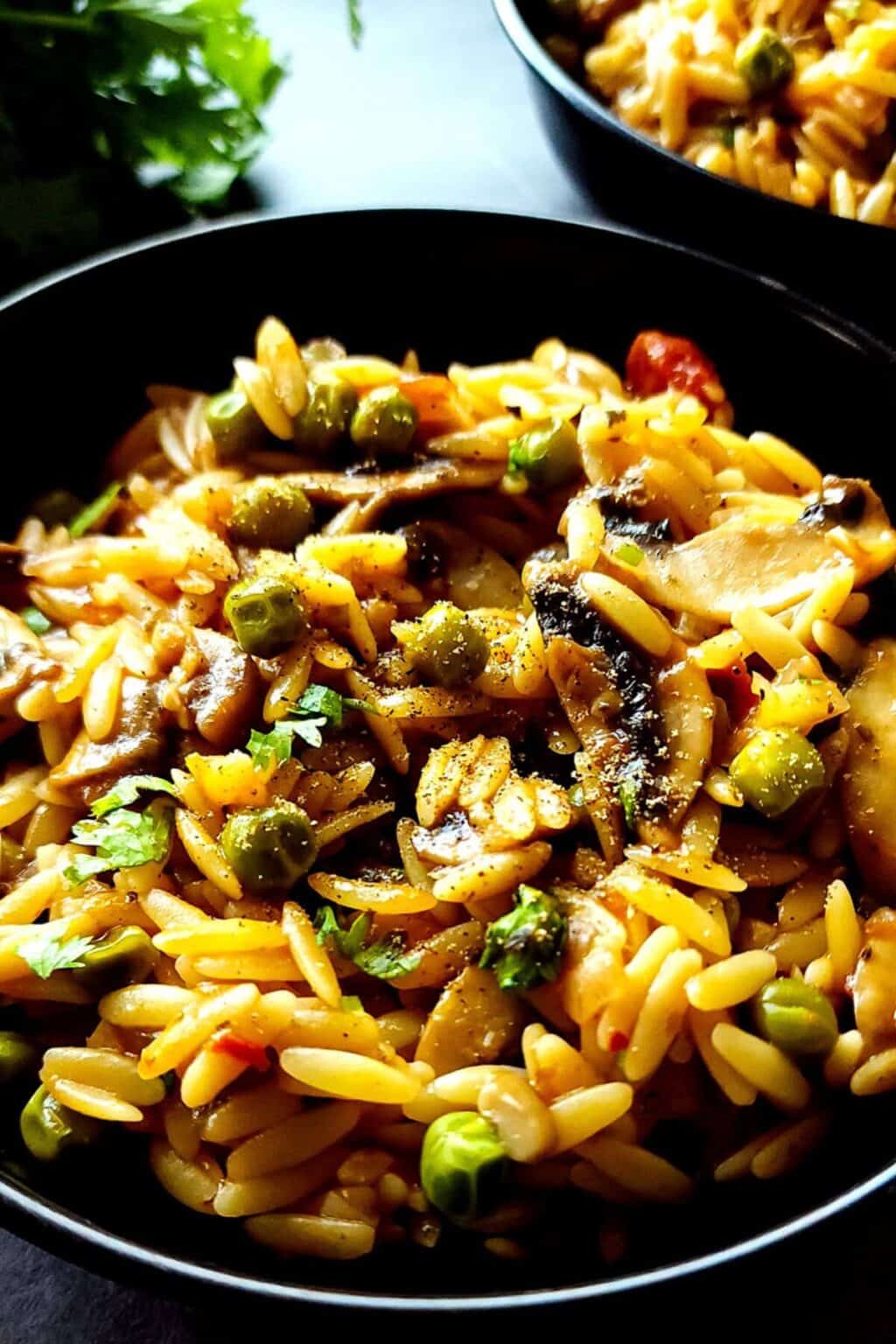 Vegan mushroom orzo with green peas Greenbowl2soul