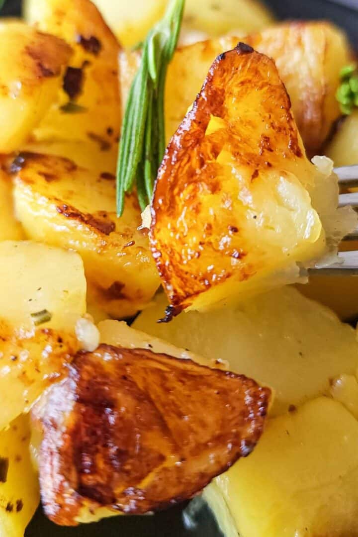 Pan fried potatoes with rosemary and garlic Greenbowl2soul