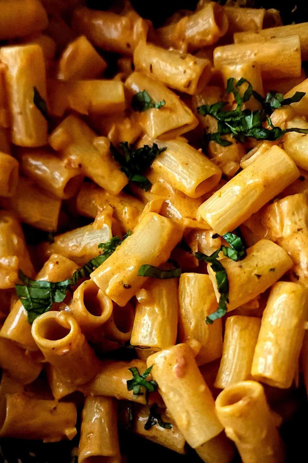 Spicy rigatoni in Calabrian chili sauce - Greenbowl2soul