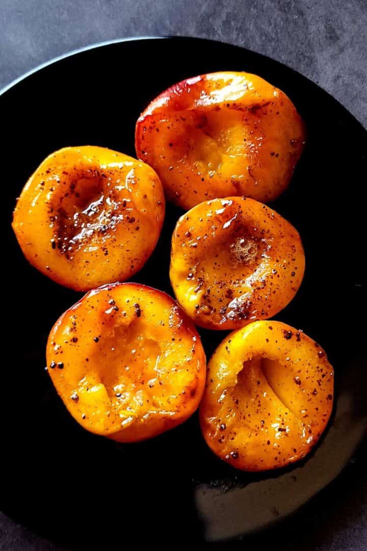 Easy pan fried peaches with sugar and cinnamon Greenbowl2soul