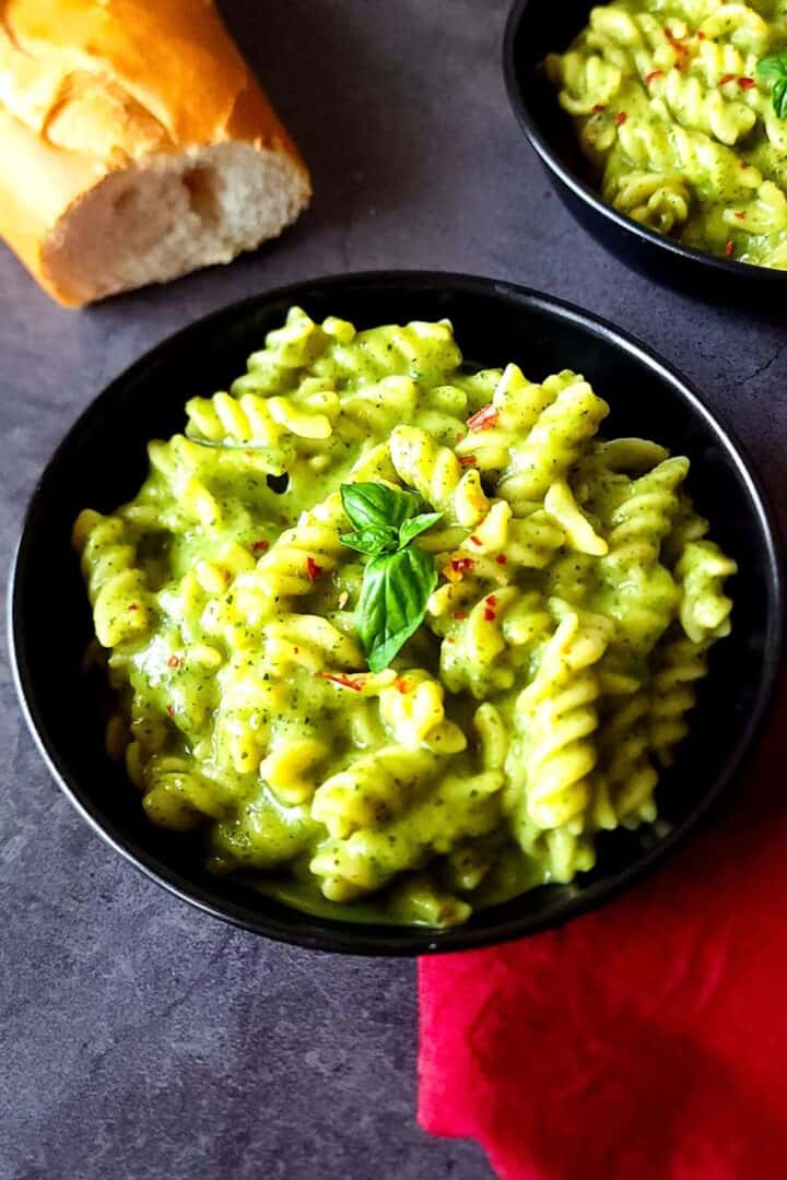 Creamy vegan pasta in zucchini sauce Greenbowl2soul